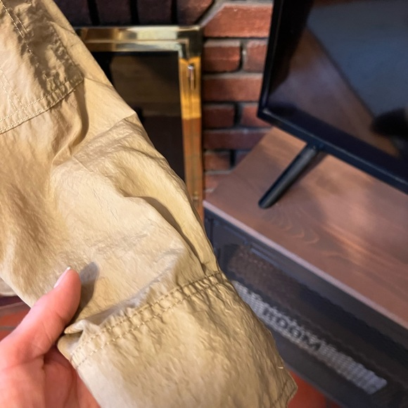 Brand new outdoor wind and water resistant Banana Republic jacket - Picture 4 of 11